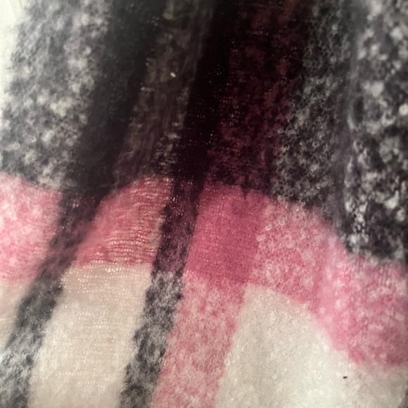 Elegant Pink and Black Checkered Women's Scarf - Picture 2 of 7